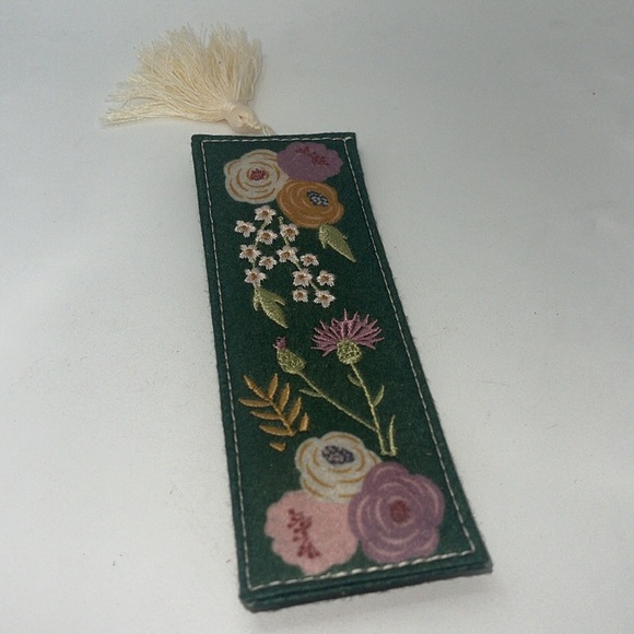 Floral Embroidered Bookmark with Tassel - Green - Picture 2 of 3